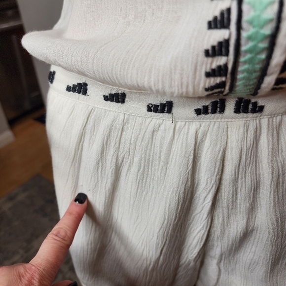 NWT Rip Curl white embroidered romper. - Picture 16 of 16